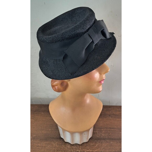 40s 50s Vintage Black Straw Cloche Hat With Bow,  Size 22 - Picture 3 of 5